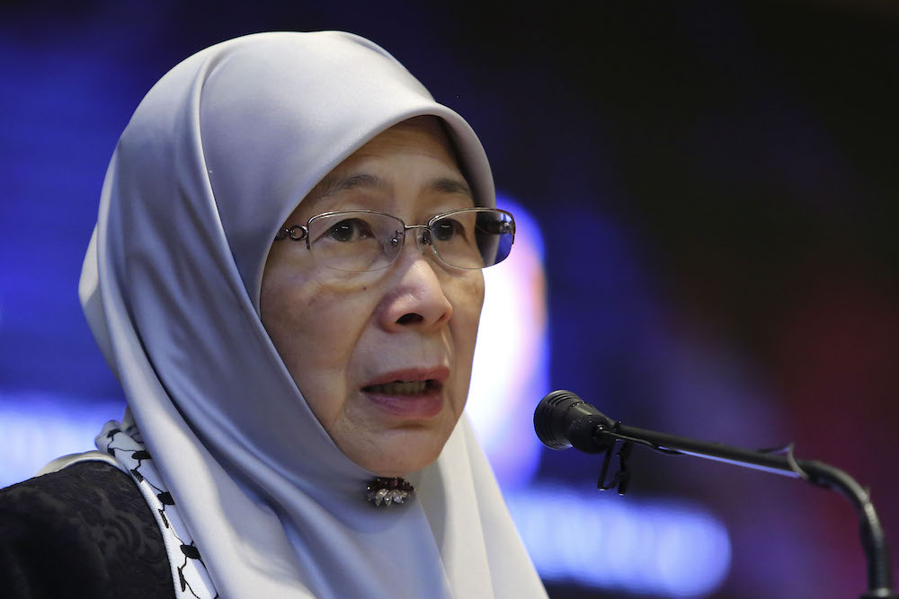 Datuk Seri Dr Wan Azizah Wan Ismail delivers her speech during the launch of the Palestine fund campaign at the Women, Family and Community Development Ministry in Putrajaya September 8, 2018. u00e2u20acu201d Picture by Yusof Mat Isa