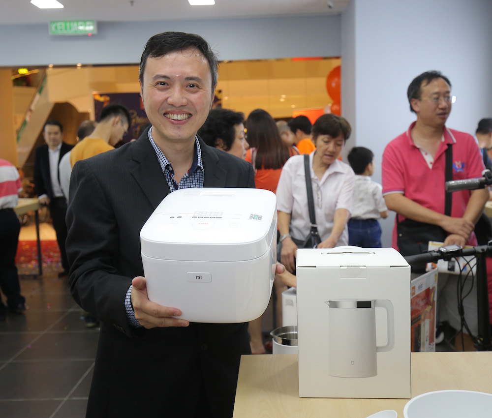 SNS Network Managing Director Ko Yun Hung holds the Mi Smart Cooker. — Picture by Marcus Pheong
