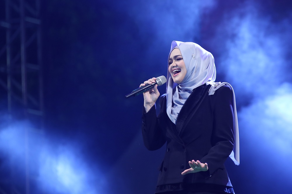 Datuk Seri Siti Nurhaliza performs at the Malaysia Day Eve Unity Concert in Petaling Jaya September 15, 2018.