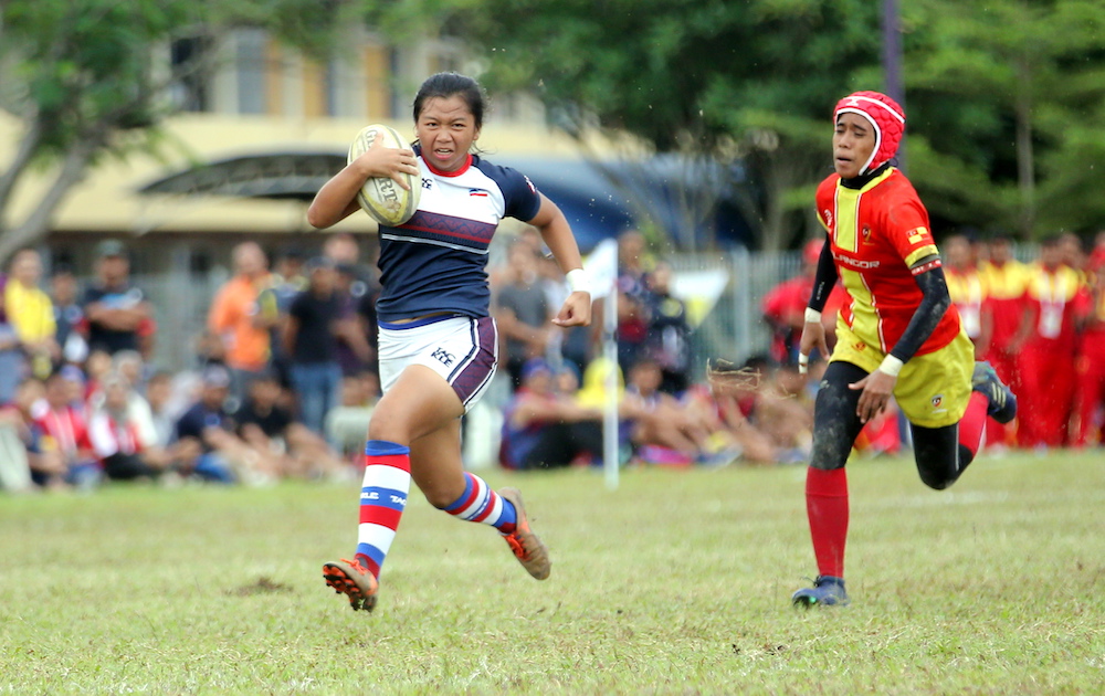 Sabah’s Shania Suinani Baduk scores a try against Selangor in the women’s rugby sevens final at Sukma 2018 in Ipoh September 16, 2018. — Picture by Farhan Najib