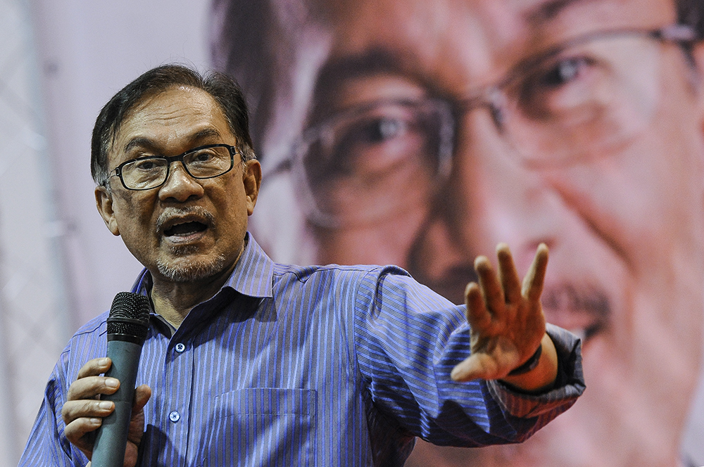 Datuk Seri Anwar Ibrahim attends u00e2u20acu02dcJelajah Bersama Warga Wilayah Persekutuanu00e2u20acu2122 in Kuala Lumpur September 16, 2018. u00e2u20acu201d Picture by Miera Zulyana
