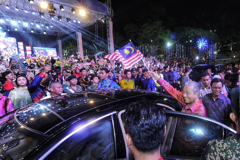 Tun Dr Mahathir Mohamad waves the Jalur Gemilang during 2018 Malaysia Day Celebrations at Padang Merdeka in Kota Kinabalu September 16, 2018. u00e2u20acu201d Picture by Shafwan Zaidon