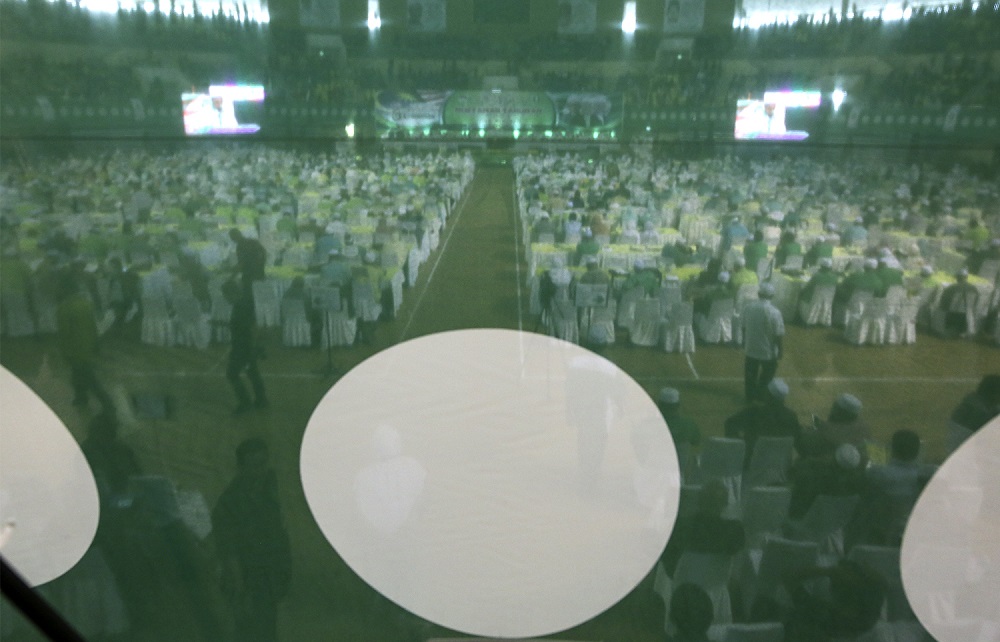 Delegates attend PASu00e2u20acu2122 64th Muktamar in Kuala Terengganu September 16, 2018. u00e2u20acu201d Picture by Azneal Ishak