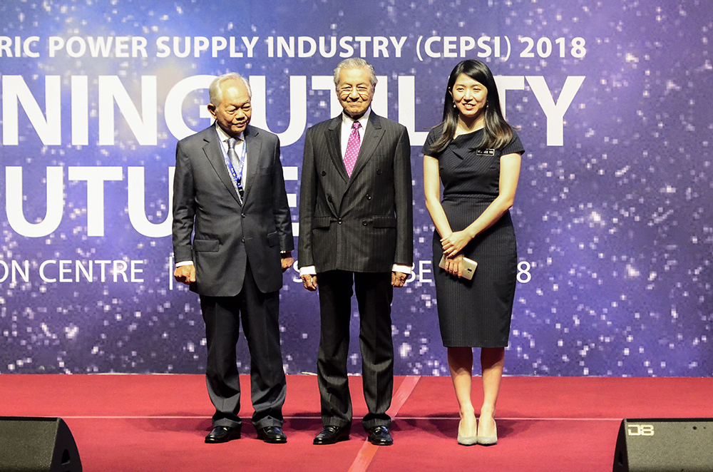 Tan Sri Leo Moggie, Tun Dr Mahathir Mohamad and Yeo Bee Yin attend the Conference of the Electric Power Supply Industry (CEPSI) 2018 at Kuala Lumpur Convention Centre (KLCC) September 18, 2018. u00e2u20acu201d Picture by Miera Zulyana