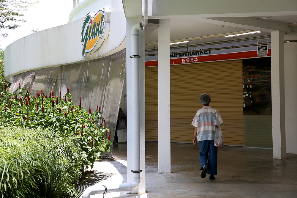 Giant’s shuttered storefront at Jalan Tenteram in Whampoa estate.