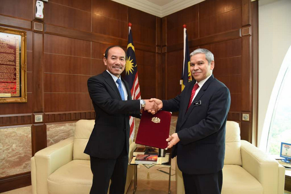 Datuk Ahmad Badri Mohd Zahir receives his appointment letter from Chief Secretary to the Government Datuk Seri Ismail Bakar in Putrajaya September 12, 2018. u00e2u20acu201d Bernama pic