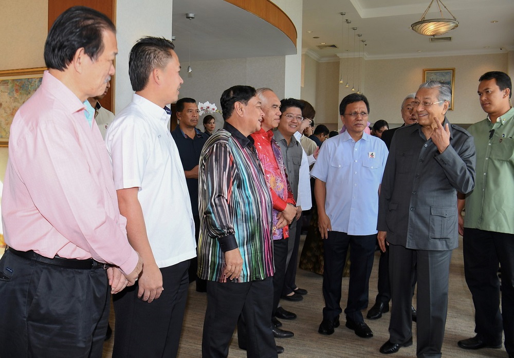 Prime Minister Tun Dr Mahathir Mohamad (second right) speaks to Sabah state ministers during a breakfast meeting in Kota Kinabalu September 17, 2018. u00e2u20acu201d Bernama pic