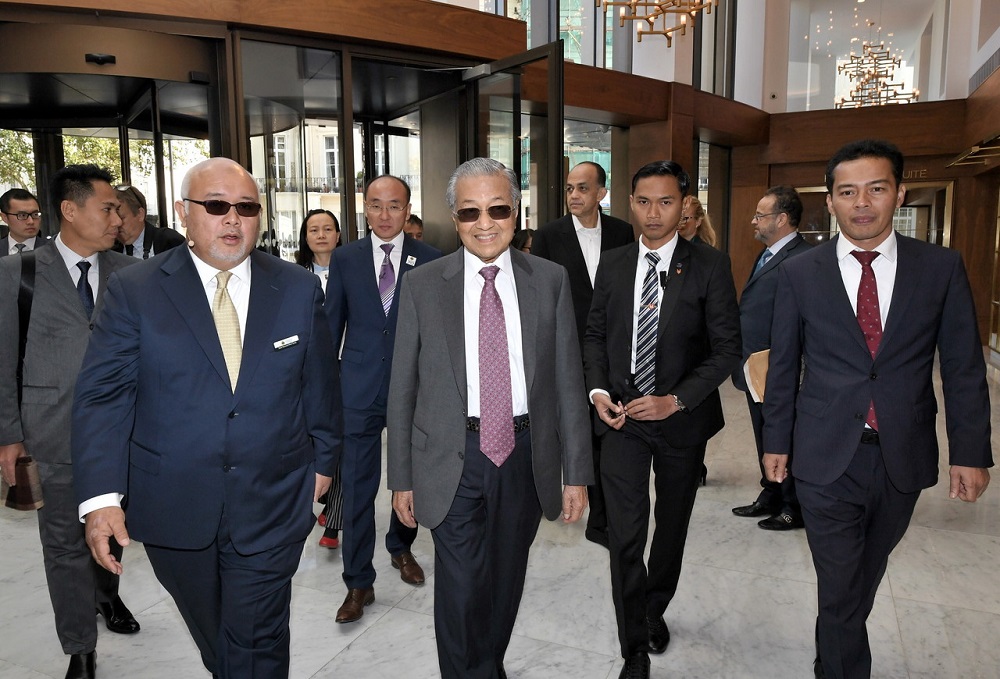Prime Minister Tun Dr Mahathir Mohamad arrives for a briefing by Group Lotus in London September 30, 2018. u00e2u20acu201d Bernama pic