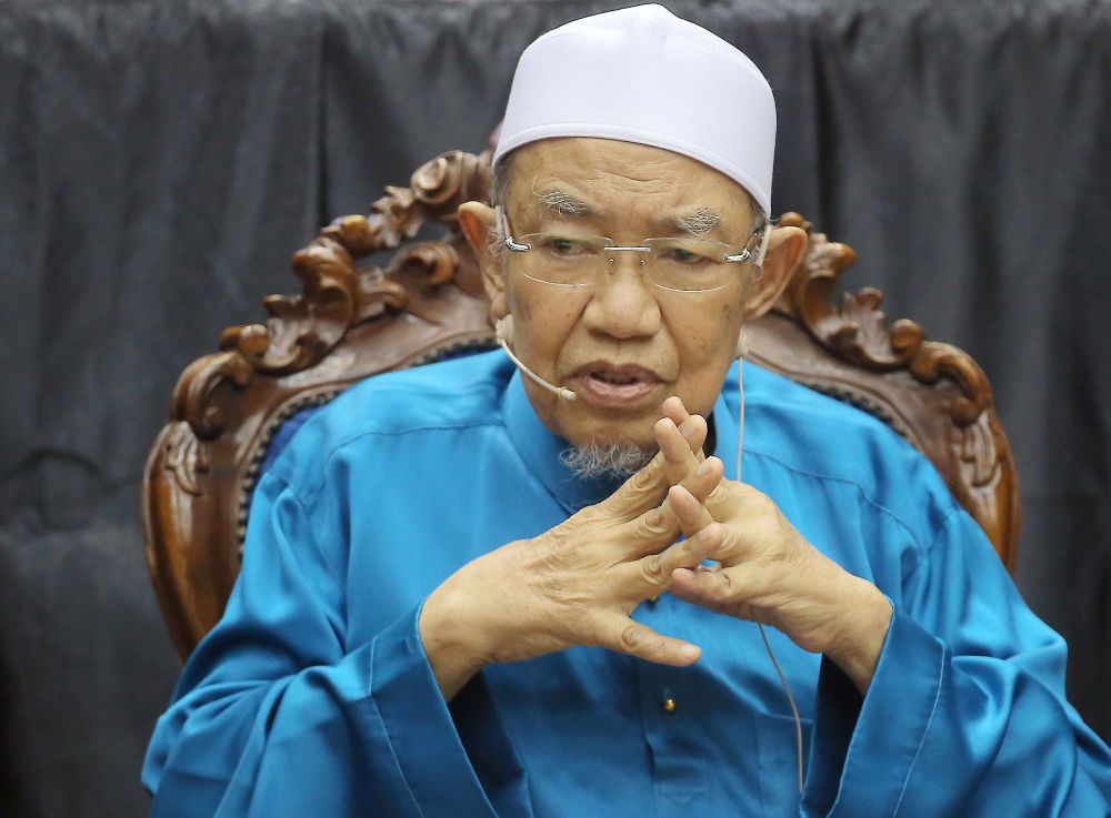 Perak Mufti Tan Sri Harussani Zakaria said today that the caning of two lesbians in Terengganu was not 'cruel', after the move drew criticism from Prime Minister Tun Dr Mahathir Mohamad. u00e2u20acu2022 Picture by Farhan Najib
