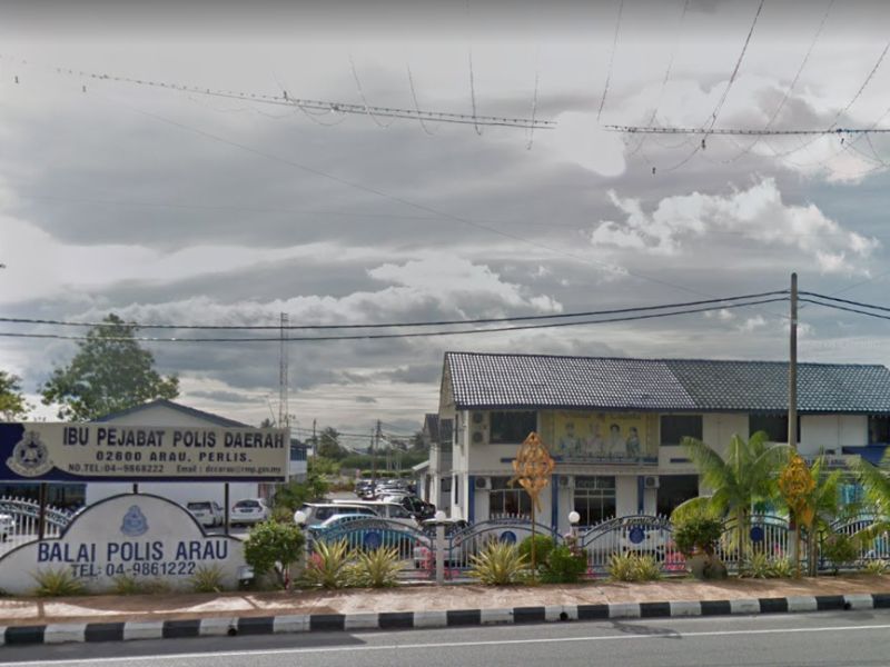 Polis Arau menahan empat remaja lelaki kerana melakukan hubungan seks dengan murid darjah empat. u00e2u20acu201d Paparan skrin Google