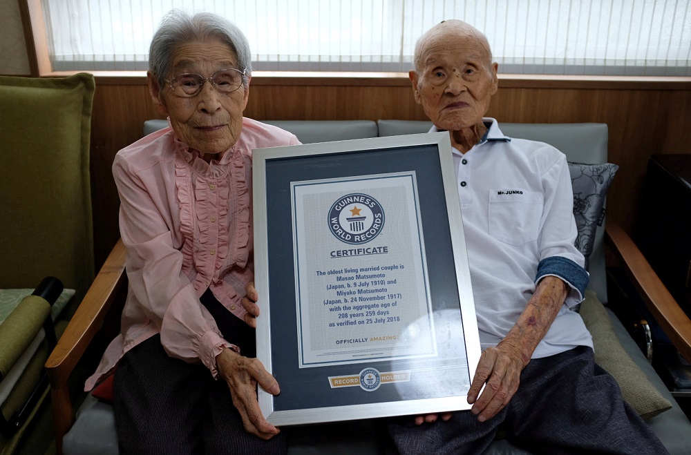 Worldu00e2u20acu2122s oldest living married couple Masao Matsumoto and Miyako Matsumoto pose with the Guinness World Record certificate at a nursing house in Takamatsu, Kagawa prefecture, Japan September 4, 2018. u00e2u20acu201d Reuters pic         