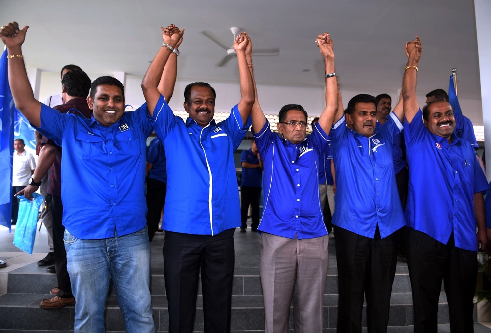 R. Vidyananthan (right) won the Kahang state seat in the last general election after obtaining 10,786 votes against Noorlina who secured 7,907 votes. u00e2u20acu201d Bernama pic