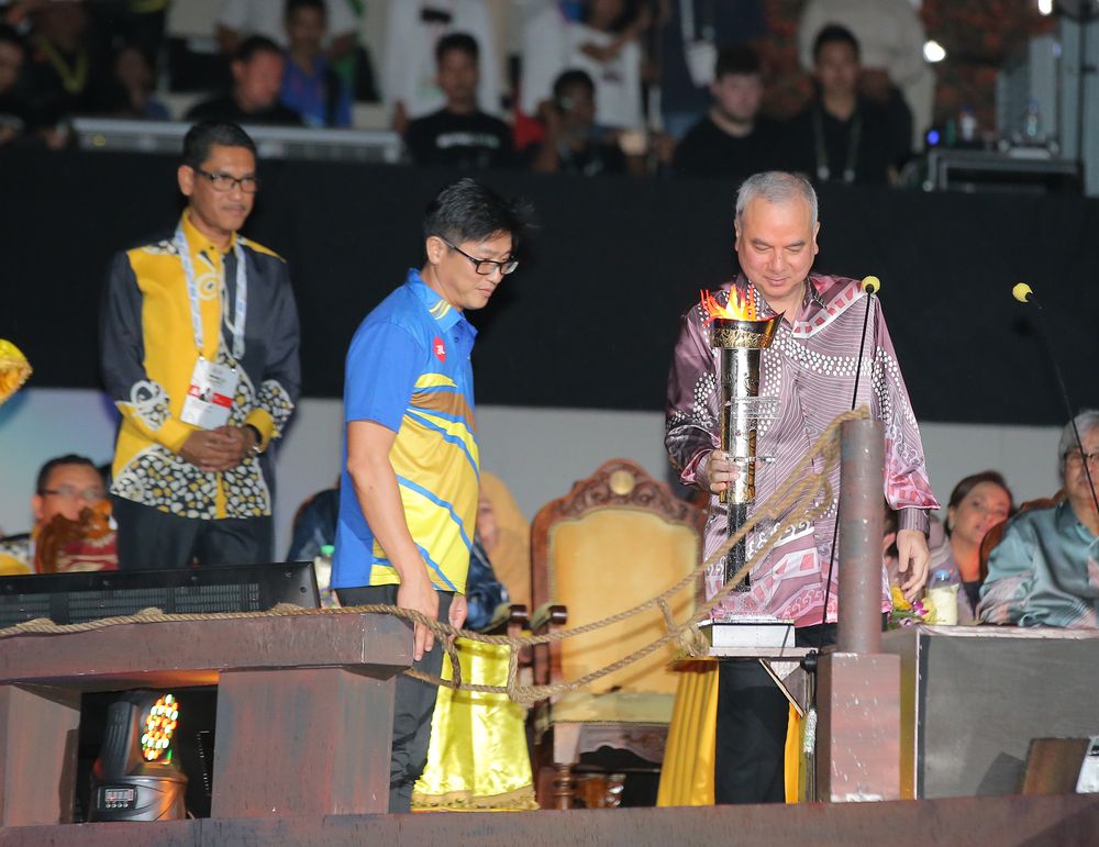 Sultan of Perak, Sultan Nazrin launched the opening of the 19th Sukma at Perak Stadium in Ipoh, September 11, 2018. u00e2u20acu201d Picture by Marcus Pheong