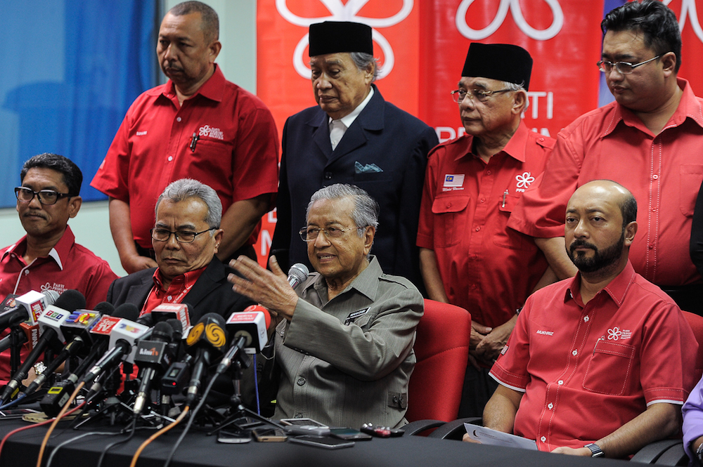 Tun Dr Mahathir Mohamad addresses a press conference at Menara Yayasan Selangor in Petaling Jaya September 14, 2018. u00e2u20acu201d Picture by Shafwan Zaidon