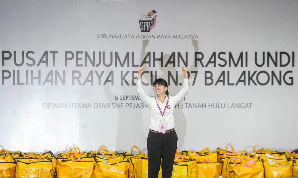 Pakatan Harapanu00e2u20acu2122s Wong Siew Ki celebrates her victory at the Balakong by-election at Pejabat Tanah dan Daerah Hulu Langat, Bangi September 8, 2018. u00e2u20acu2022 Picture by Shafwan Zaidon