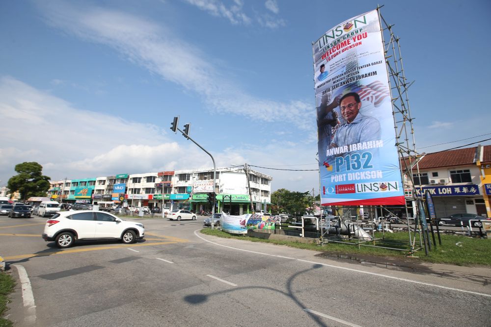 A giant poster of Datuk Seri Anwar Ibrahim is seen in Port Dickson September 21, 2018. u00e2u20acu2022 Picture by Azinuddin Ghazali