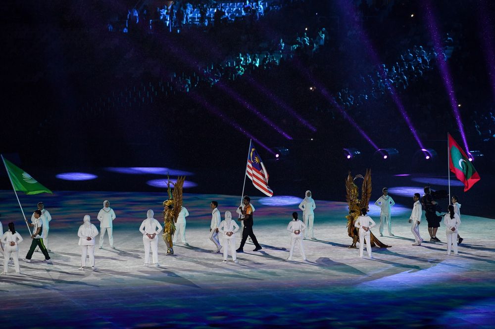 Malaysiau00e2u20acu2122s hockey goalkeeper S Kumar carrying the national flag during the 2018 Asian Games closing ceremony at Stadium Gelora Bung Karno in Jakarta, September 2, 2018. u00e2u20acu201d Bernama pic