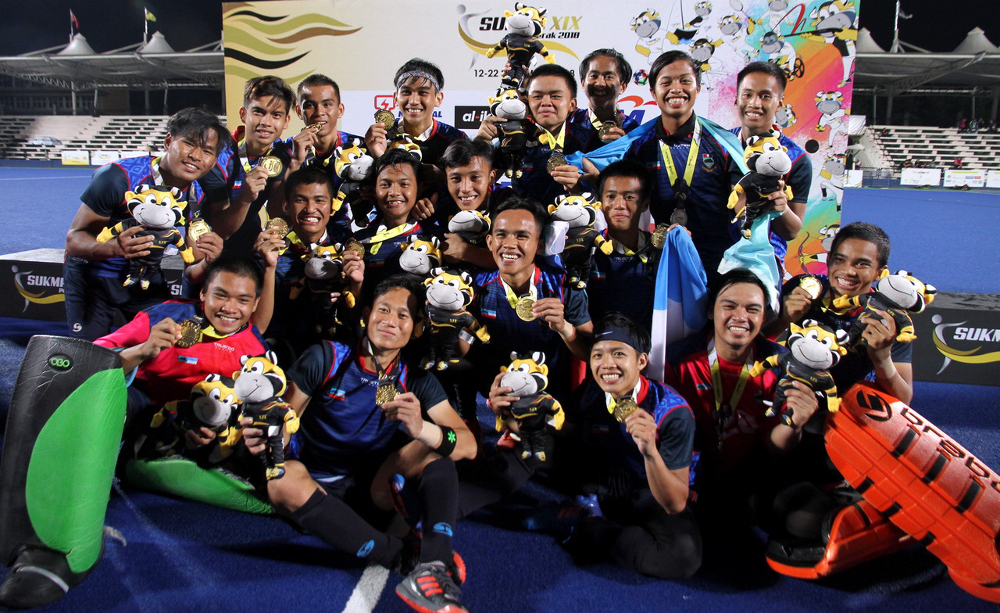 The Sabah team celebrates their gold medal win after being crowned menu00e2u20acu2122s hockey champions at the 2018 Malaysia Games (Sukma) at the Sultan Azlan Shah Stadium, Ipoh September 21, 2018. u00e2u20acu201d Bernama pic