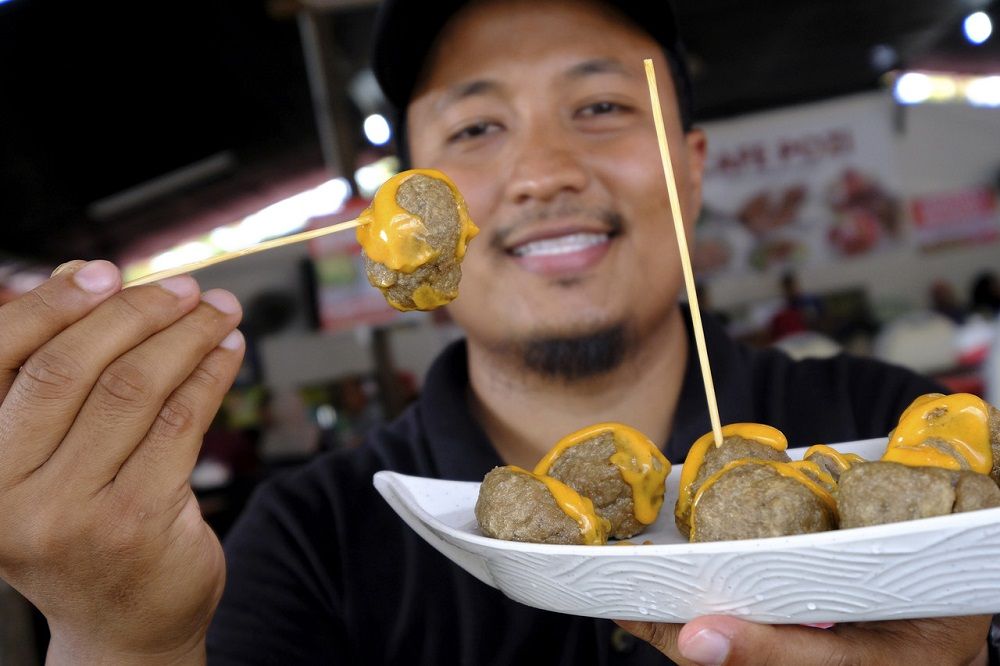 Mohd Pozi Hassan says his cheesy u00e2u20acu02dckeropok lekoru00e2u20acu2122 is becoming a hit, especially among children, as adults preferred the traditional one. u00e2u20acu2022 Bernama pic