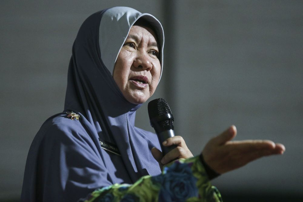 Dr Halimah Ali speaks during a PAS ceramah in Desa Mentari, Petaling Jaya September 5, 2018. u00e2u20acu2022 Picture by Hari Anggara