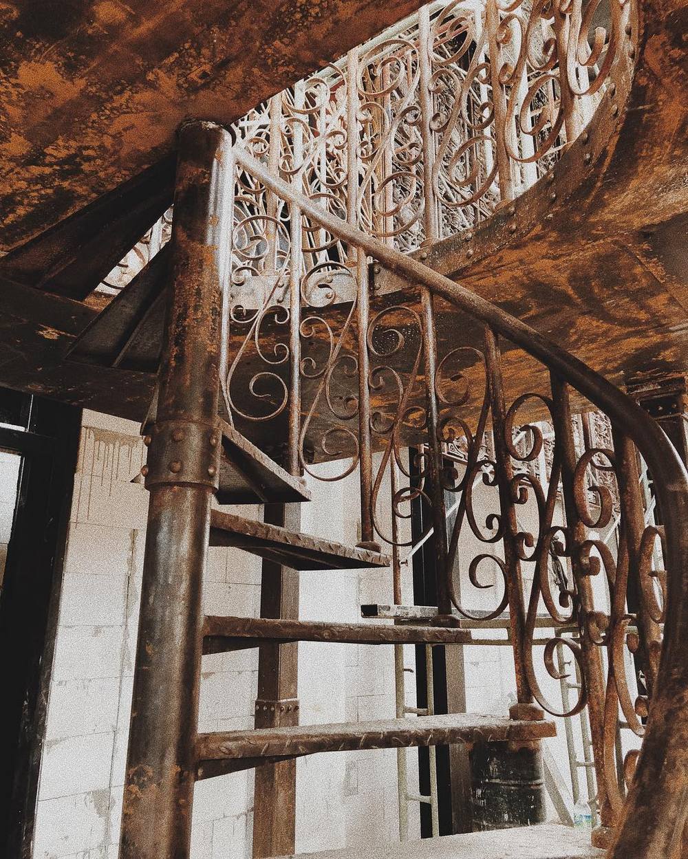 The interior is reminiscent of an ironsmith’s workshop paired with fantasy elements. — Picture courtesy of Facebook/Iron Fairies KL