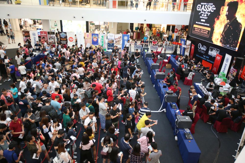 Jacky Cheung fans wait patiently in line for the first opportunity to purchase tickets for his concert which will be held over three days next month. u00e2u20acu201d Picture by Azinuddin Ghazali