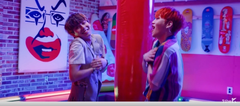 A screengrab showing Fahmi Rezau00e2u20acu2122s caricature of former PM Datuk Seri Najib Razak prominently in the background of a K-pop music video on YouTube.