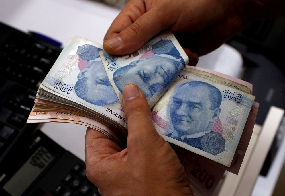 A money changer counts Turkish lira banknotes at a currency exchange office in Istanbul August 2, 2018. u00e2u20acu201d Reuters pic