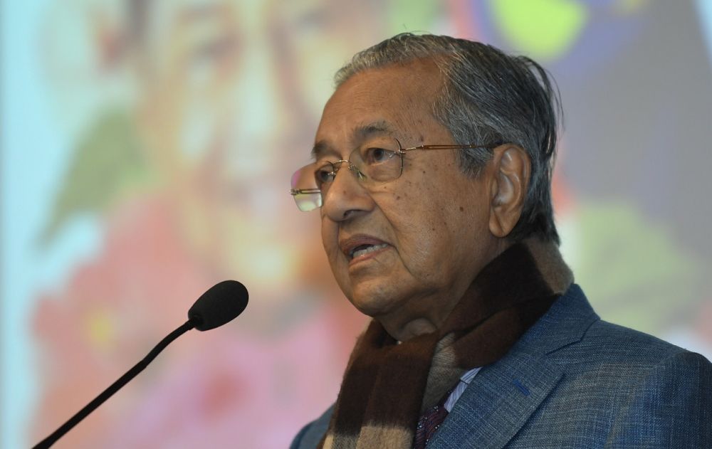 Tun Dr Mahathir Mohamad says corrupt people should be punished but not to the extent of life imprisonment. u00e2u20acu2022 Bernama pic