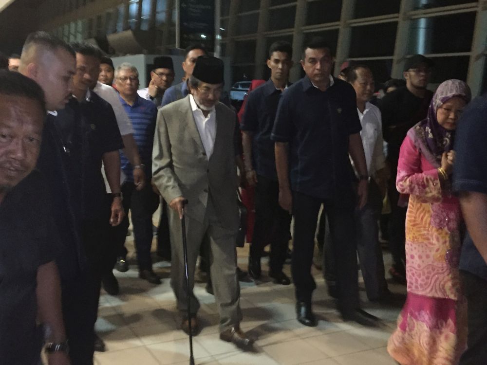 Former chief minister Tan Sri Musa Aman walks from his vehicle to his private plane after his short visit to Kota Kinabalu. u00e2u20acu2022 Picture by Julia Chan