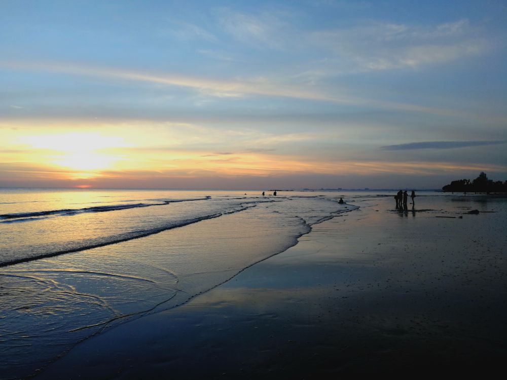 Sunset at Pantai Purnama. u00e2u20acu2022 Picture by Audrey Edwards