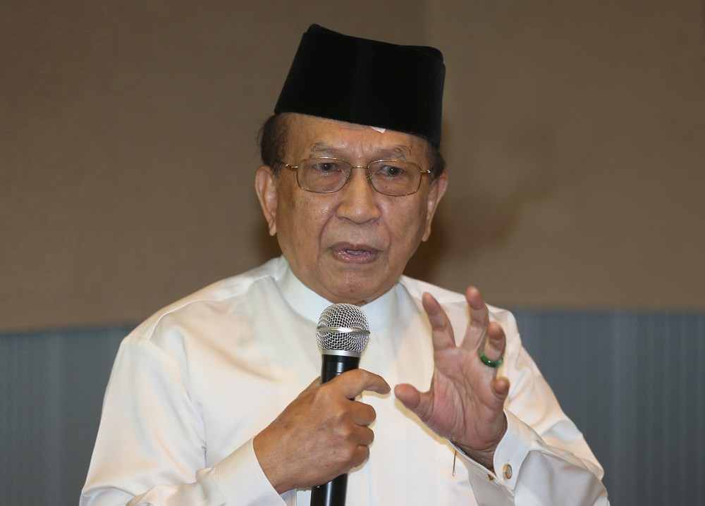 Tan Sri Rais Yatim speaks during the book launch at University Malaya, Kuala Lumpur September 21, 2018. u00e2u20acu201d Picture by Razak Ghazali