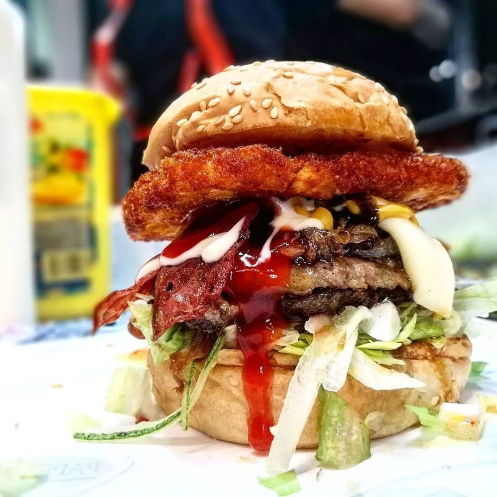 Sink your teeth into one of Burger-mbira’s homemade patties. ― Picture via Instagram/Teroqa