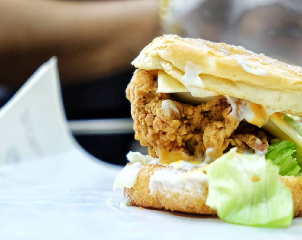 Diners have compared their fried chicken burgers to the popular Zinger burgers from Kentucky Fried Chicken. ― Picture via Instagram/ah bok