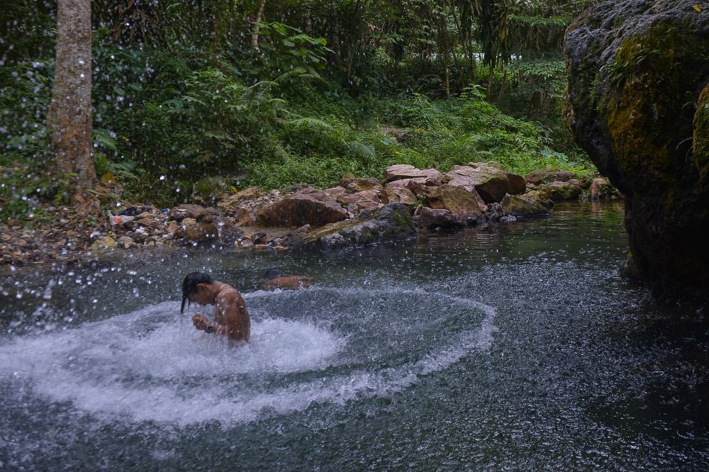A boy takes a dip in the in Sungai Klang near Klang Gates Dam. — Picture by Mukhriz Hazim 