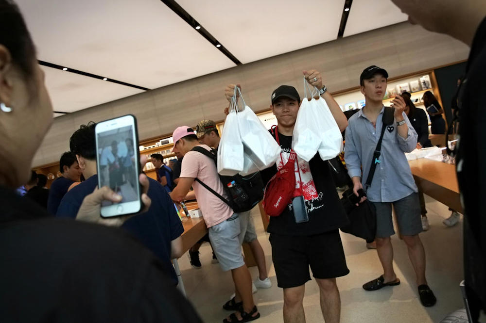 Apple fans in Singapore began queuing outside the Orchard Road store from as early as yesterday morning, ahead of the Friday launch of the latest iPhone XS and XS Max devices. u00e2u20acu201d TODAY pic