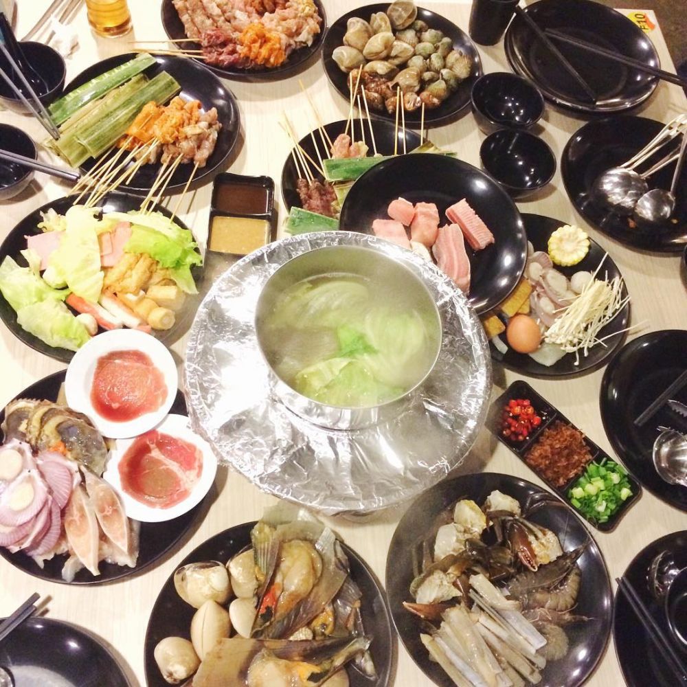 With a myriad of ingredients to choose from at every steamboat restaurant, even the pickiest of eaters will find something to fall in love with. u00e2u20acu2022 Picture via Instagram/Devyn Khun