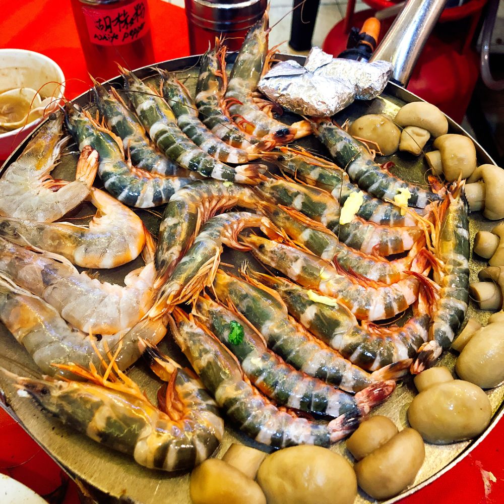 There’s no shortage of fresh seafood at QQ Steamboat Buffet. ― Picture via Instagram/Yan Chan
