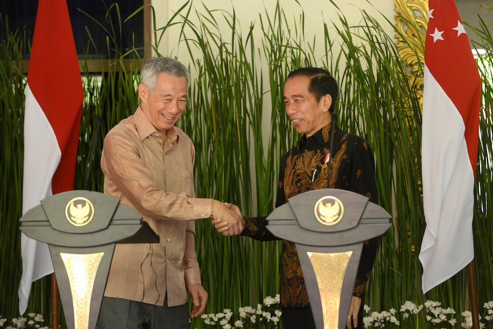 Singapore's Prime Minister Lee Hsien Loong shakes hands with Indonesia President Joko Widodo after bilateral meeting during the International Monetary Fund (IMF) and World Bank annual meetings in Nusa Dua October 11, 2018. u00e2u20acu201d Reuters pic