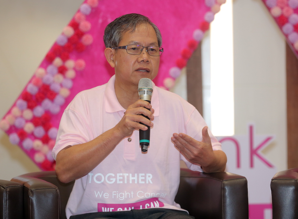 Deputy Health Minister Dr Lee Boon Chye delivering his speech at the launching of u00e2u20acu02dcPink In Health; We Can I Can Initiativeu00e2u20acu2122 at Aeon Klebang, Ipoh. u00e2u20acu201d Picture by Farhan Najib