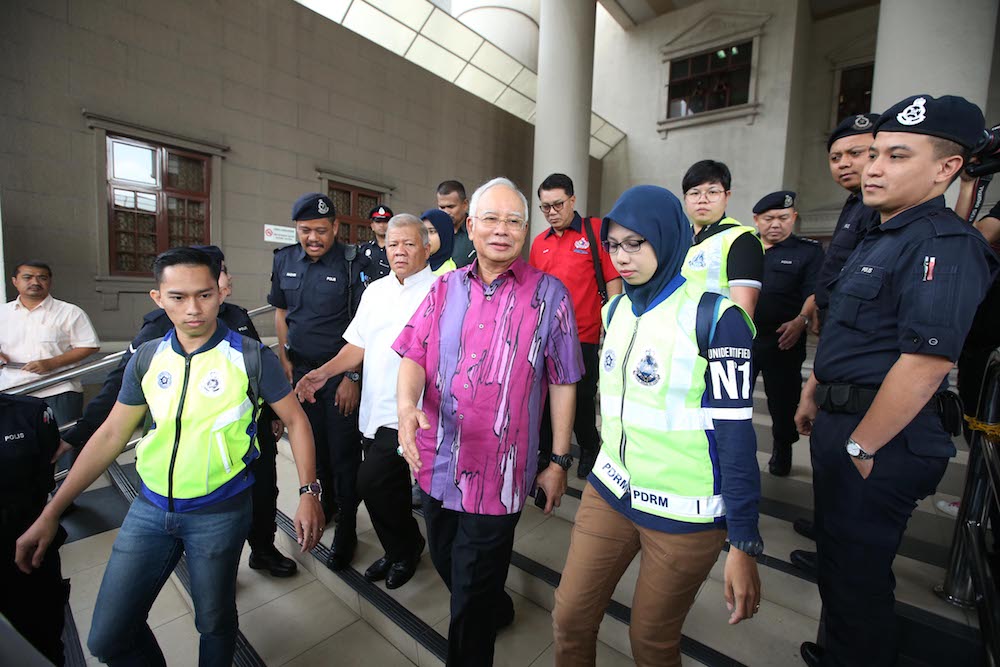 Datuk Seri Najib Razak arrives at the Kuala Lumpur Court Complex to give support to Datuk Seri Ahmad Zahid Hamidi, October 19, 2018. u00e2u20acu201d Picture by Azinuddin Ghazali
