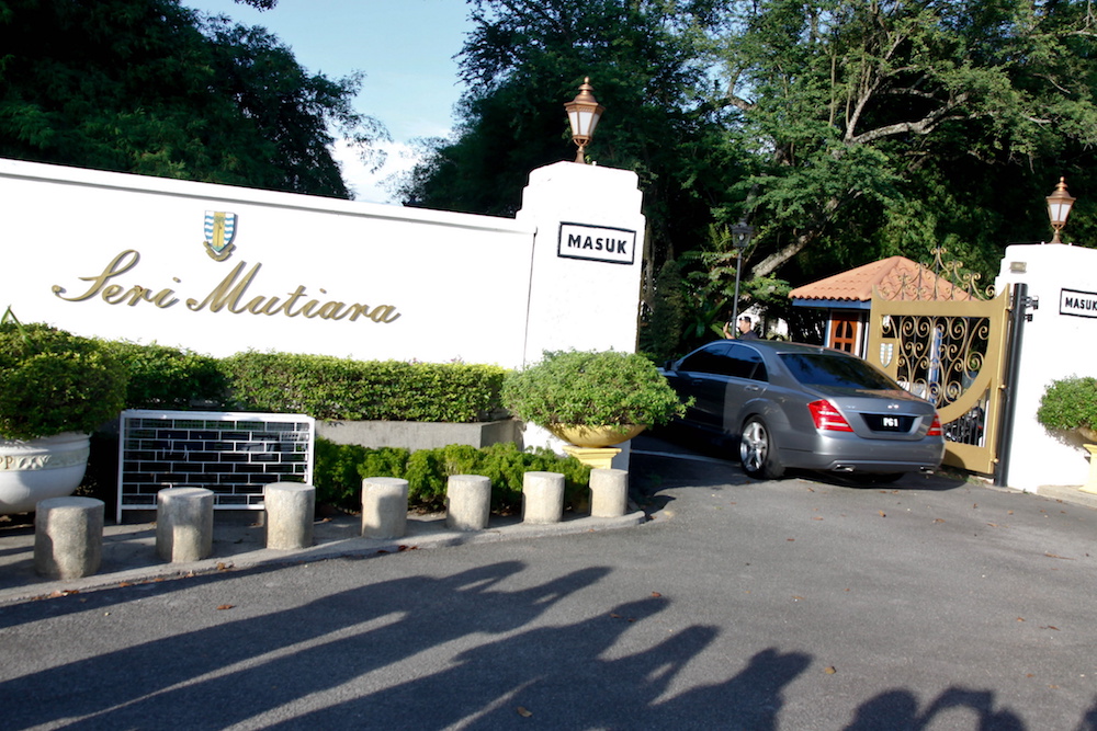 The Penang chief ministeru00e2u20acu2122s car is seen entering Seri Mutiara in George Town May 9, 2018. u00e2u20acu201d Picture by Sayuti Zainudin