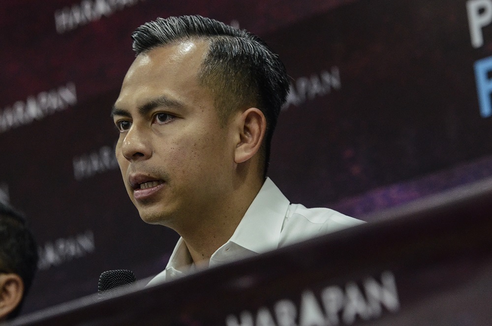 Lembah Pantai MP Fahmi Fadzil speaks to reporters during a press conference in Port Dickson October 3, 2018. u00e2u20acu201d Picture by Miera Zulyana