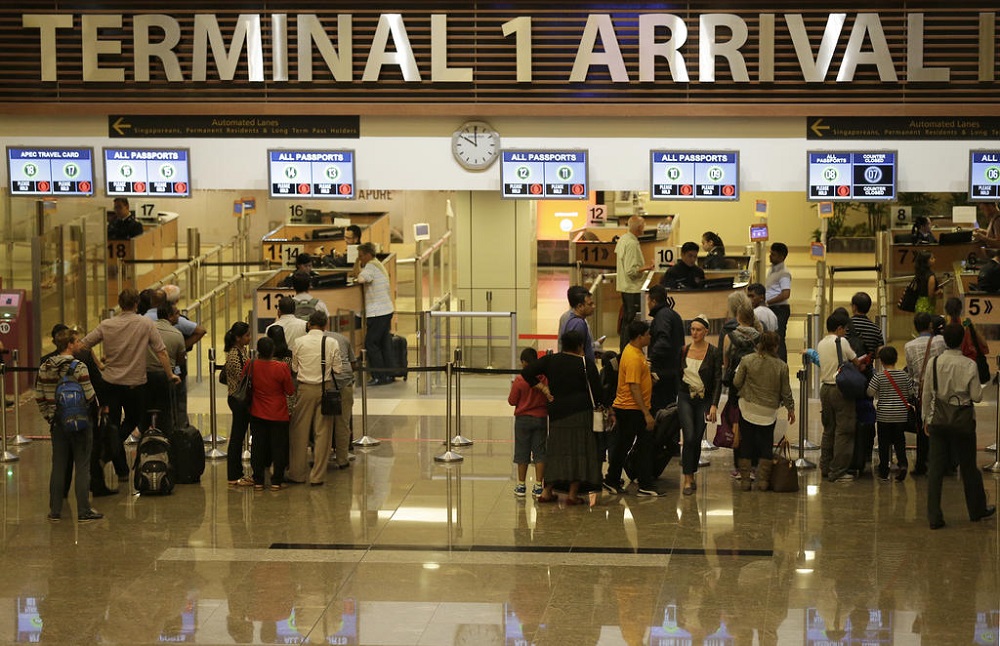 Foreign visitors to Singapore will in future be able to fill up an electronic arrival card in advance via a website or an app, presenting only their passports when they arrive in the Republic. u00e2u20acu201d TODAY pic