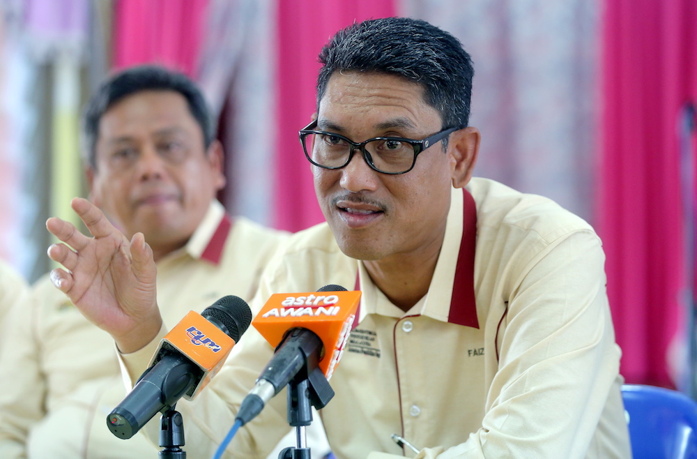 Mentri Besar Ahmad Faizal Azumu speaks to reporters in Ipoh October 11, 2018. u00e2u20acu201d Picture by Farhan Najib