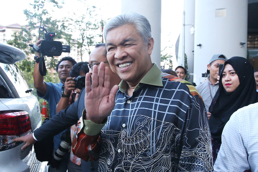 Umno President Datuk Seri Ahmad Zahid Hamidi leaves MACC headquarters in Putrajaya October 11, 2018. u00e2u20acu201d Picture by Azinuddin Ghazali