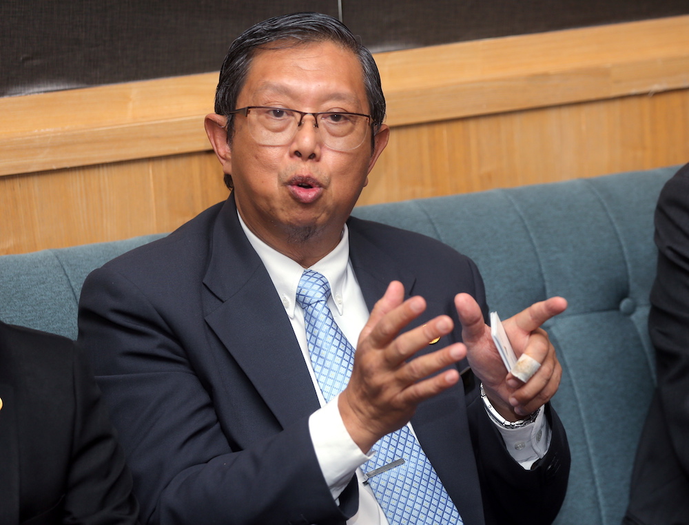 State Investment and Corridor Development Committee chairman Datuk Seri Nizar Jamaluddin speaks to the press in Ipoh October 16, 2018. u00e2u20acu201d Picture by Farhan Najib