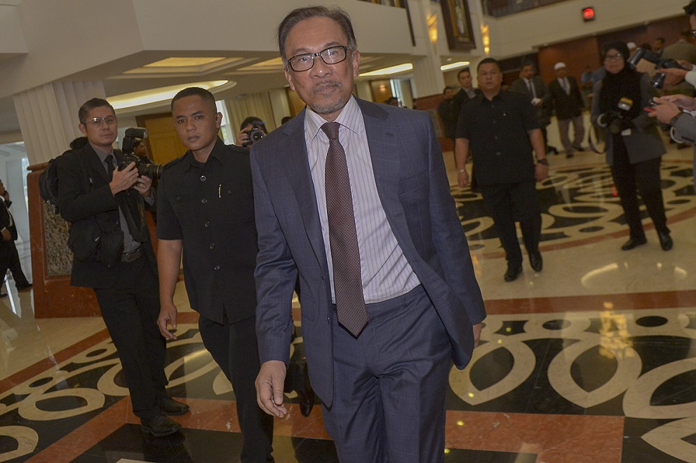 Datuk Seri Anwar Ibrahim arrives at the Parliament in Kuala Lumpur October 17, 2018. u00e2u20acu201d Picture by Mukhriz Hazim