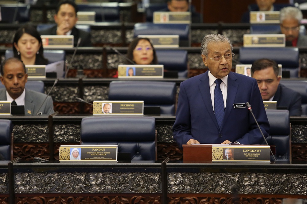 Prime Minister Tun Dr Mahathir Mohamad tabling the mid-term review of the 11th Malaysia Plan in Parliament, Kuala Lumpur October 18, 2018. u00e2u20acu201d Picture by Yusof Mat Isann