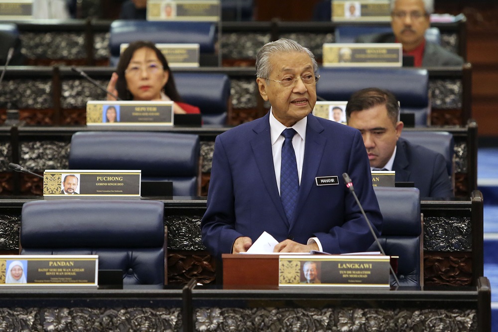 Prime Minister Tun Dr Mahathir Mohamad tabling the mid-term review of the 11th Malaysia Plan in Parliament, Kuala Lumpur October 18, 2018. u00e2u20acu201d Picture by Yusof Mat Isann
